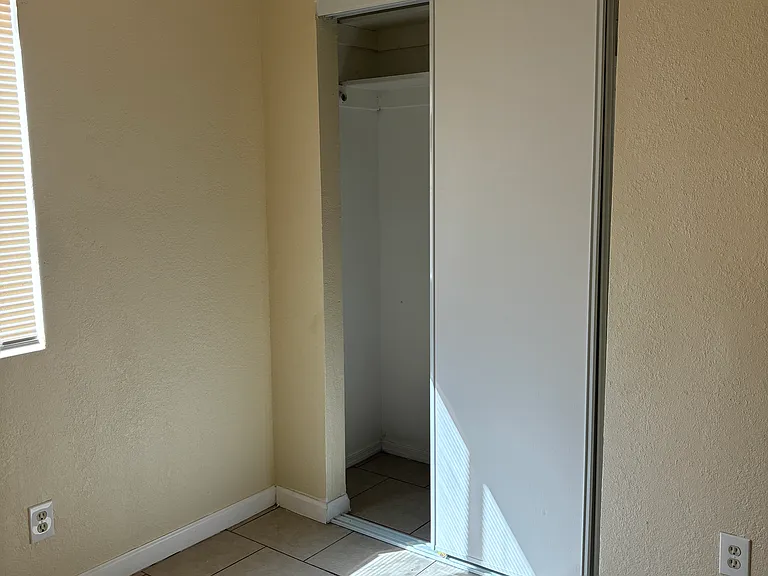 1636 W Garfield St — Photo 12