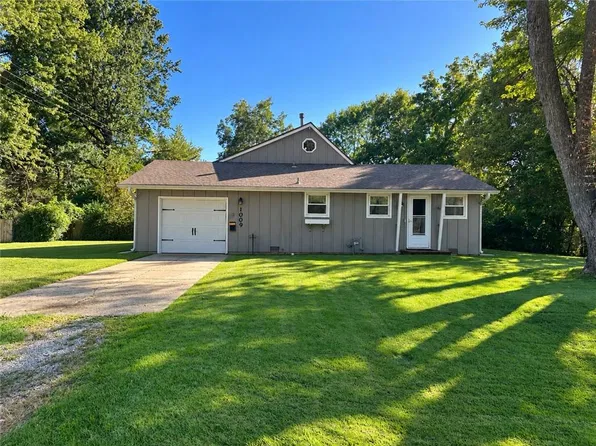 1009 E 134th St, Grandview, MO 64030
