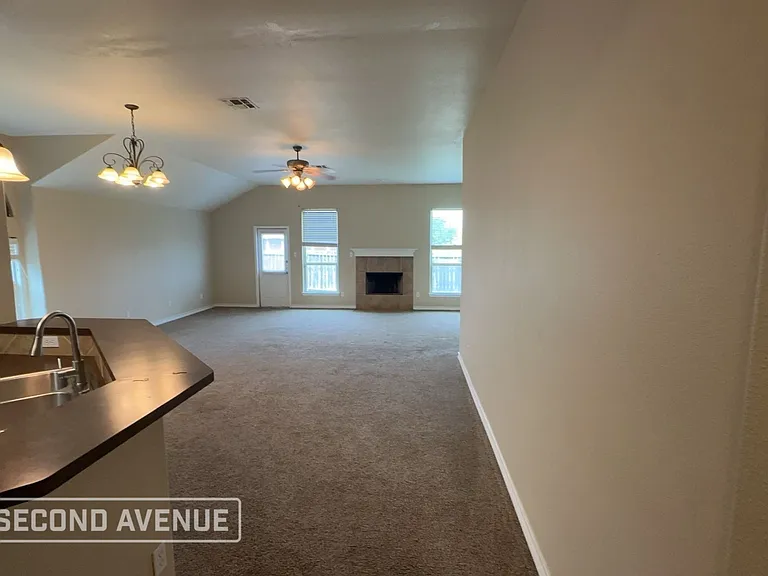 1011 Forest Oak — Photo 4