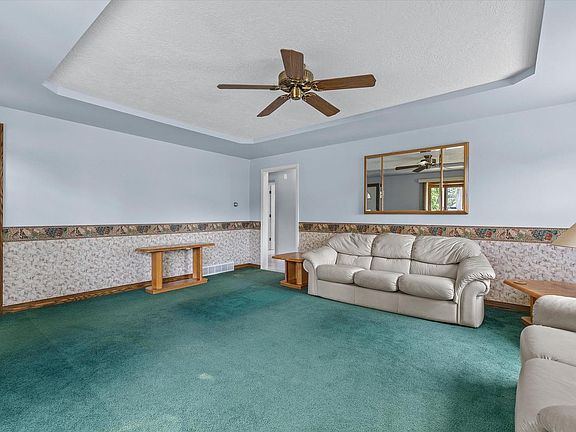 5th image of 725 Oak STREET