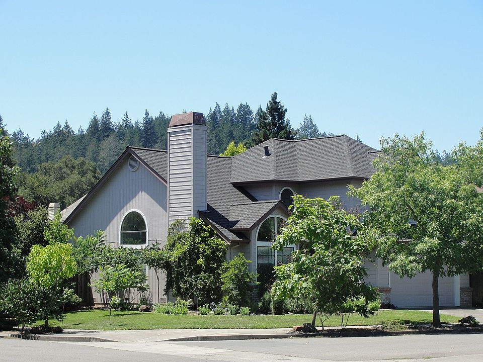 stately corner location