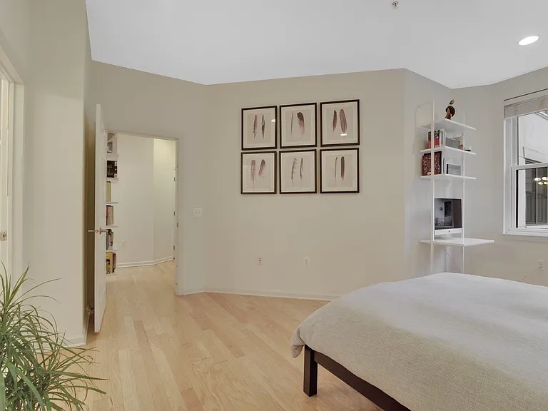 1300 Grand St #417 — Photo 19