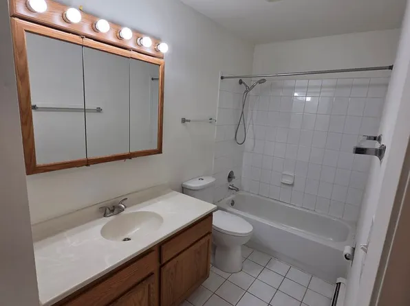 2256 W Nichols Rd, Arlington Heights, IL 60004