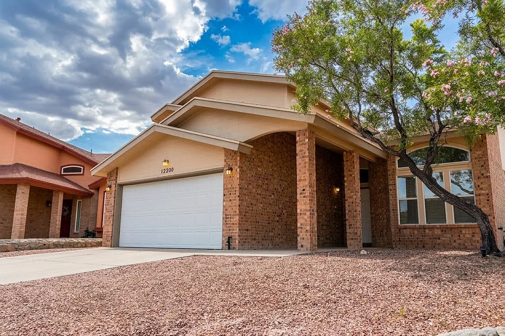 3 bed, 2.5 bath, 1616 sqft, $2,100 — Photo 1