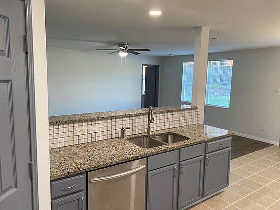 5th image of 2112 W Grove Ln