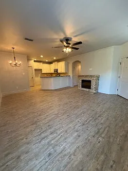 3 bed, 2.0 bath, 1367 sqft, $1,695 — Photo 2