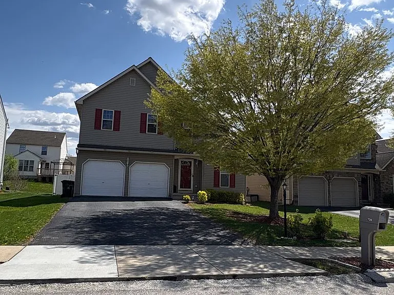 720 Strayer Dr — Photo 2