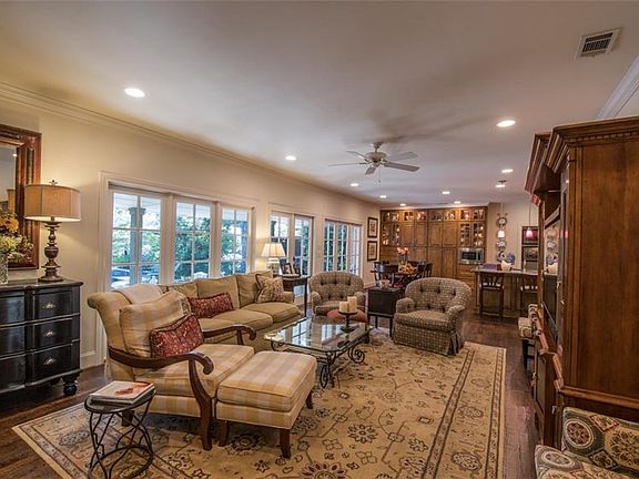 3rd image of 6722 Pemberton Dr