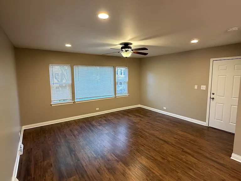 2316 W Arthur Ave #2 — Photo 8