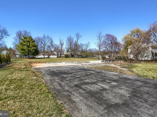 6 Briargate Rd, Mechanicsburg, PA 17050