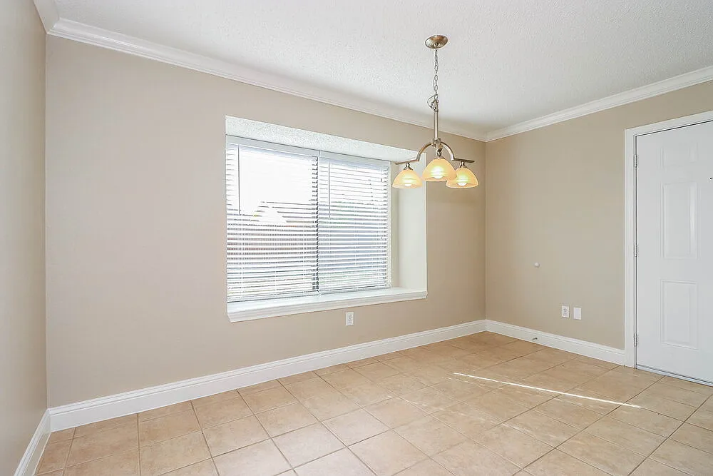 3 bed, 2.0 bath, 1452 sqft, $2,420 — Photo 4
