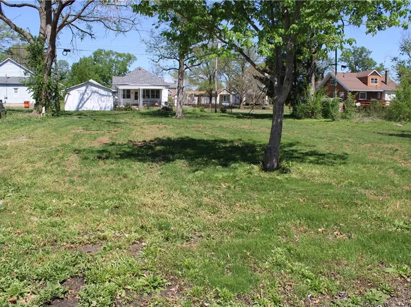 715 W South 2nd St, Shelbyville, IL 62565