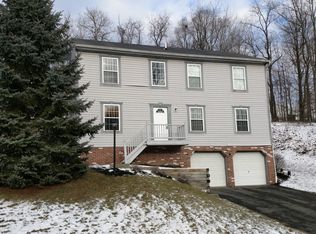 120 Shelbourne Dr, Coraopolis, PA