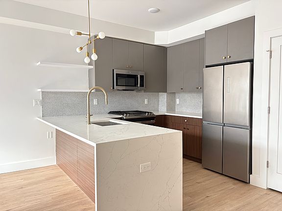 2nd image of 274 Duncan Ave #3