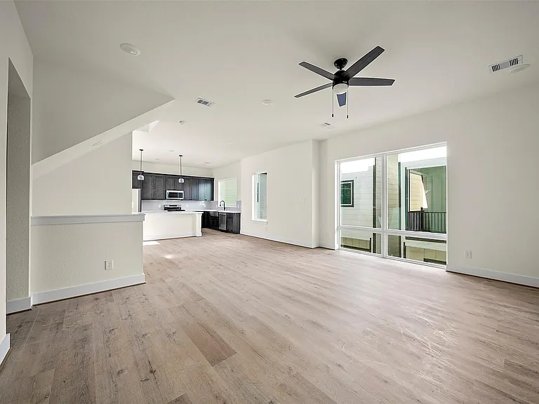2722 Nagle St — Photo 22