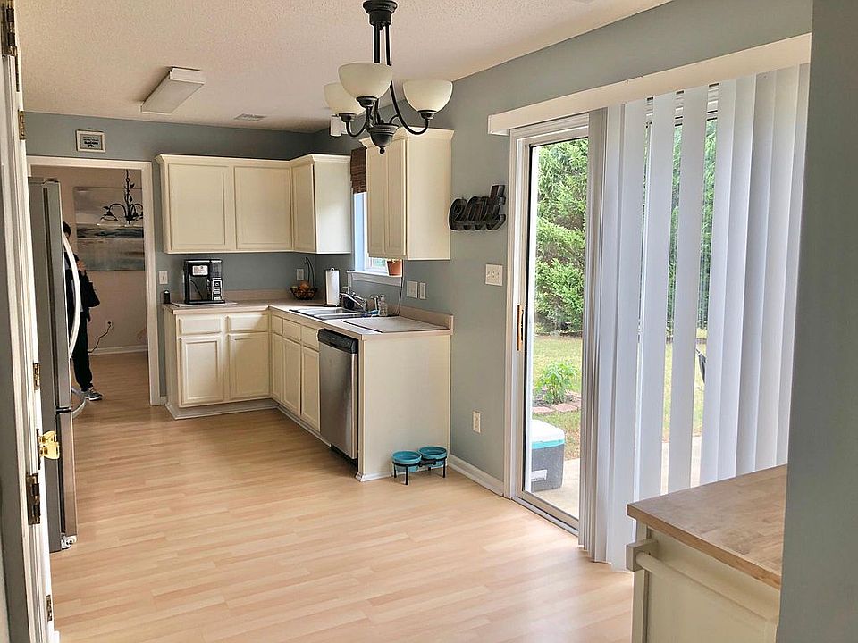 Kitchen with breakfast area