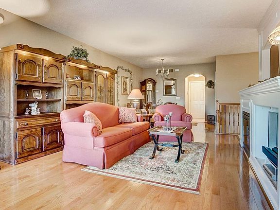 3rd image of 721 Heritage Green Dr