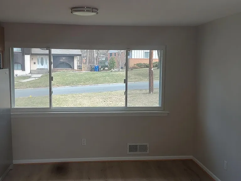 9820 Inglemere Dr — Photo 5