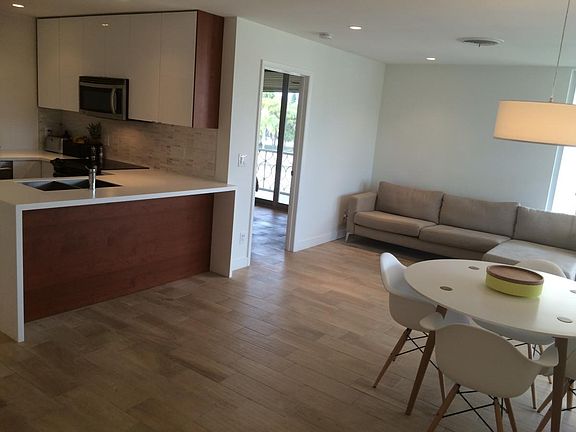 3rd image of 615 10th Ave NE Unit 6