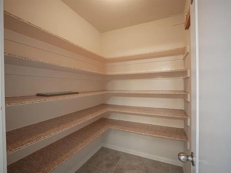 2931 Silver Landing Ln — Photo 17