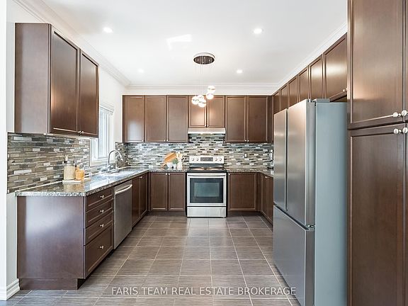 5th image of 787 Freemont Ct