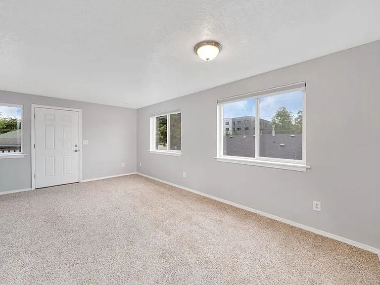 5320 SE 122nd Ave — Photo 21