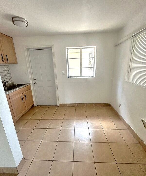 2nd image of 317 E Monument Ave #4