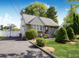 1271 Revoir Dr, Rahway, NJ 07065