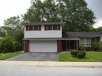 837 Riverview Dr photo 1
