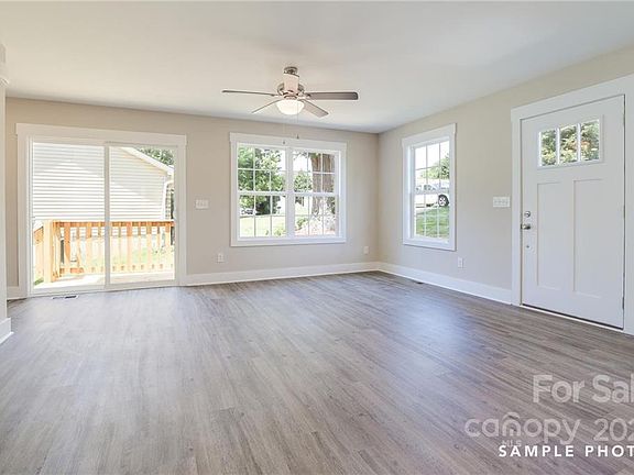5th image of 146 10th Ave
