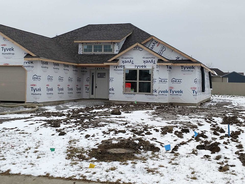 1st image of 326 Topaz Dr