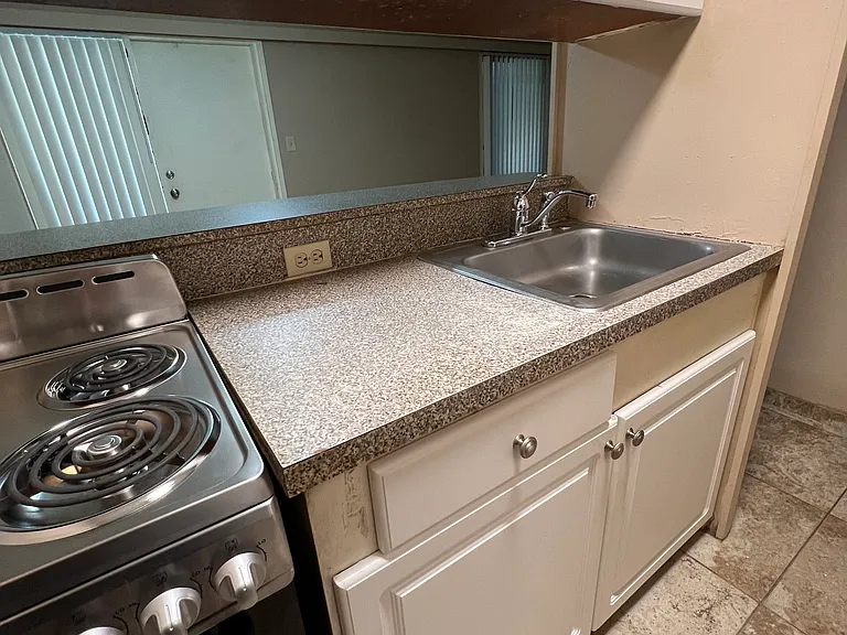 2501 NE 11th St #8 — Photo 13