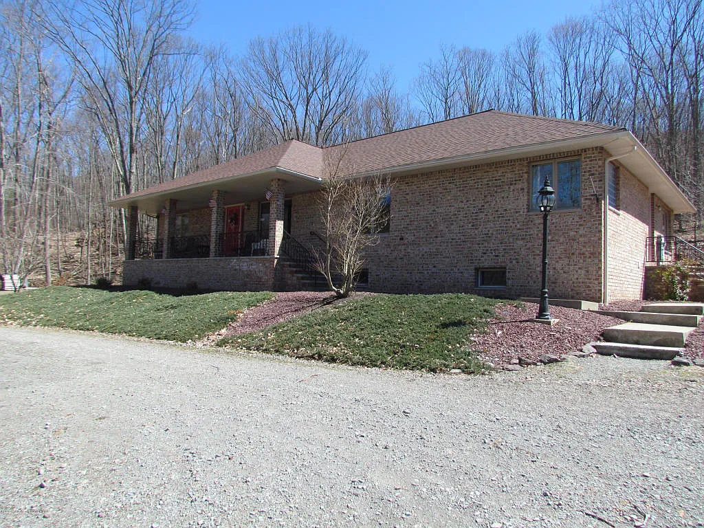 562 Fox Rd photo 1