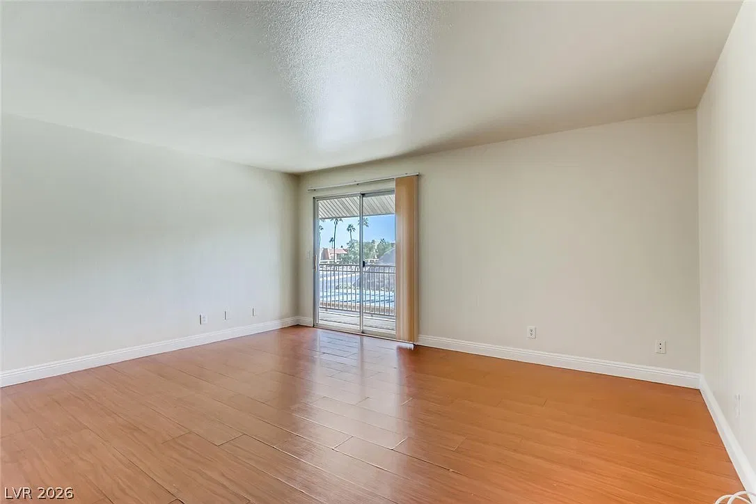5229 Indian River Dr — Photo 2