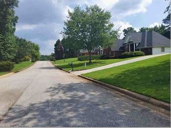 Exterior Neighborhood (street photo)