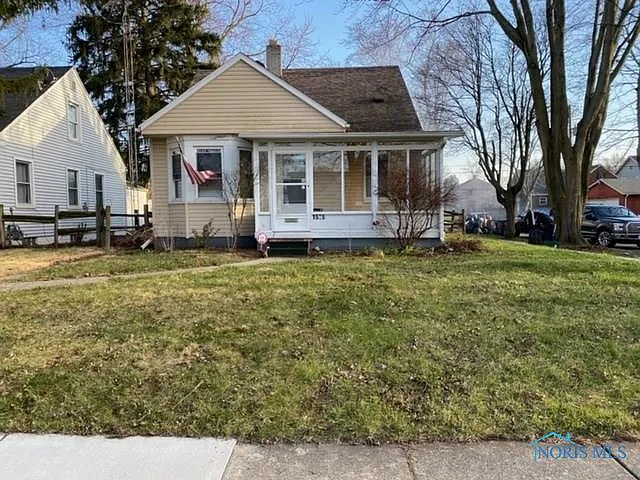 1585 Crestwood Rd photo 1