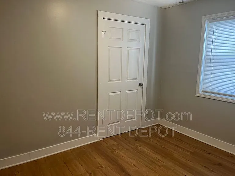 510 E Franklin St — Photo 6