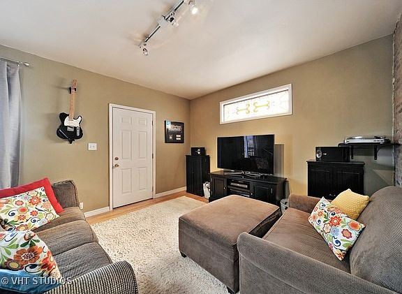 3rd image of 823 N Winchester Ave #3