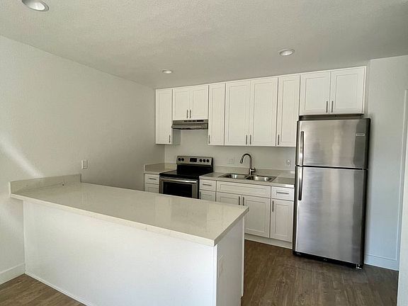 5th image of 338 Linden Ave #18