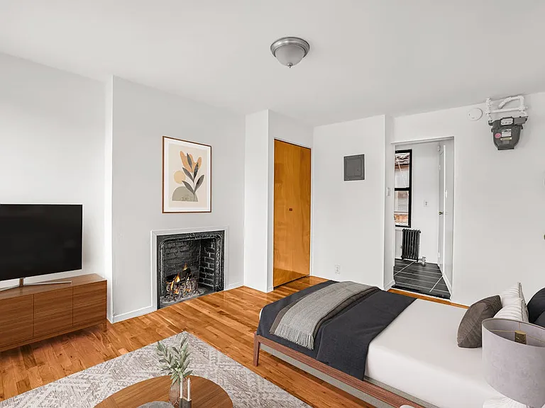 18 Cornelia St #15 — Photo 4