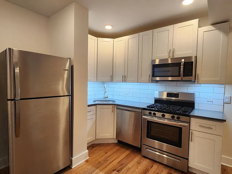 2813 W Girard Ave #2R — Photo 1