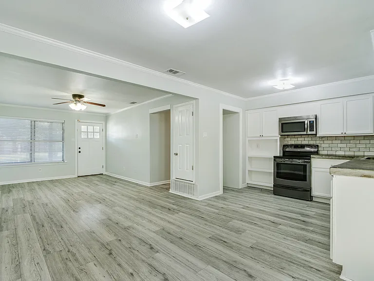 328 S 1st St — Photo 12