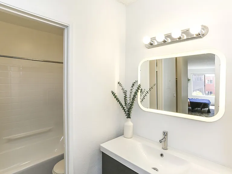 Westwood Villa — Photo 11