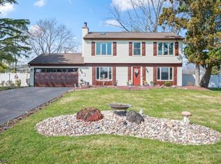 19 Plymouth Ln, Manalapan Twp., NJ 07726