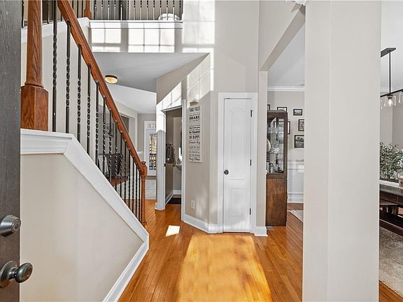 3rd image of 129 Boulder View Dr