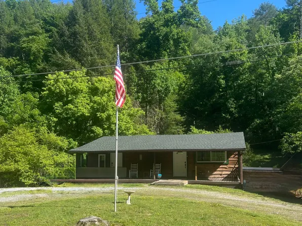 446 Lovers Ln, Townsend, TN 37882