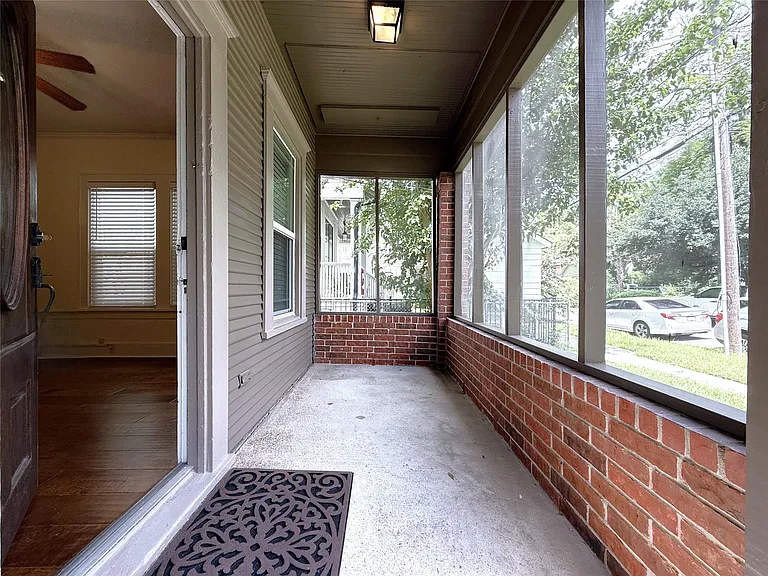 1011 Nadine St — Photo 3