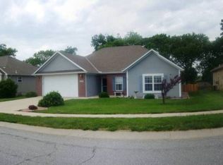 2406 NE Carousel Ct, Lees Summit, MO 64063