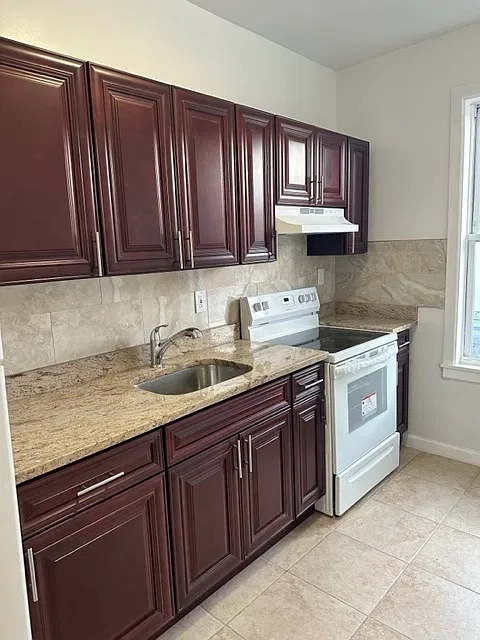 1 bed, $2,596 — Photo 4