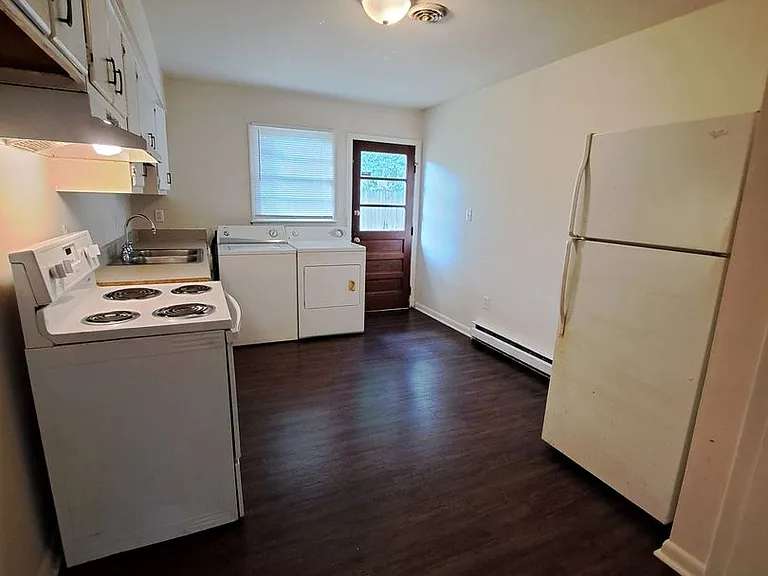1346 Strand St — Photo 15